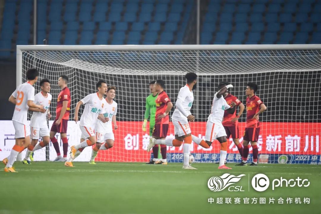 الأهلي ضد النصر المصريمواجهة نارية في الدوري المصري الممتاز